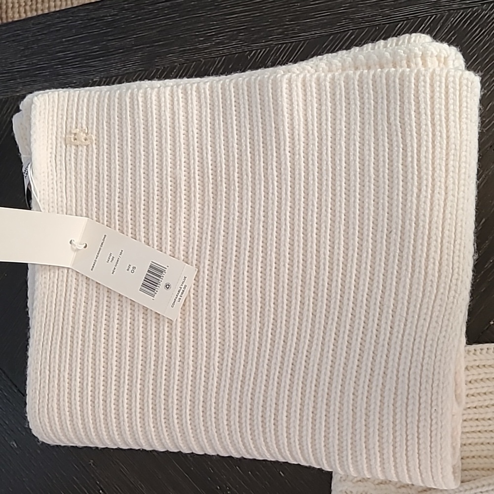 NWT Tory Burch Ribbed Merino Wool Oblong Scarf and Hat/Mitten Set - Picture 3 of 6